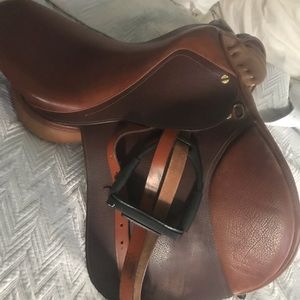 HDR Saddle size 17